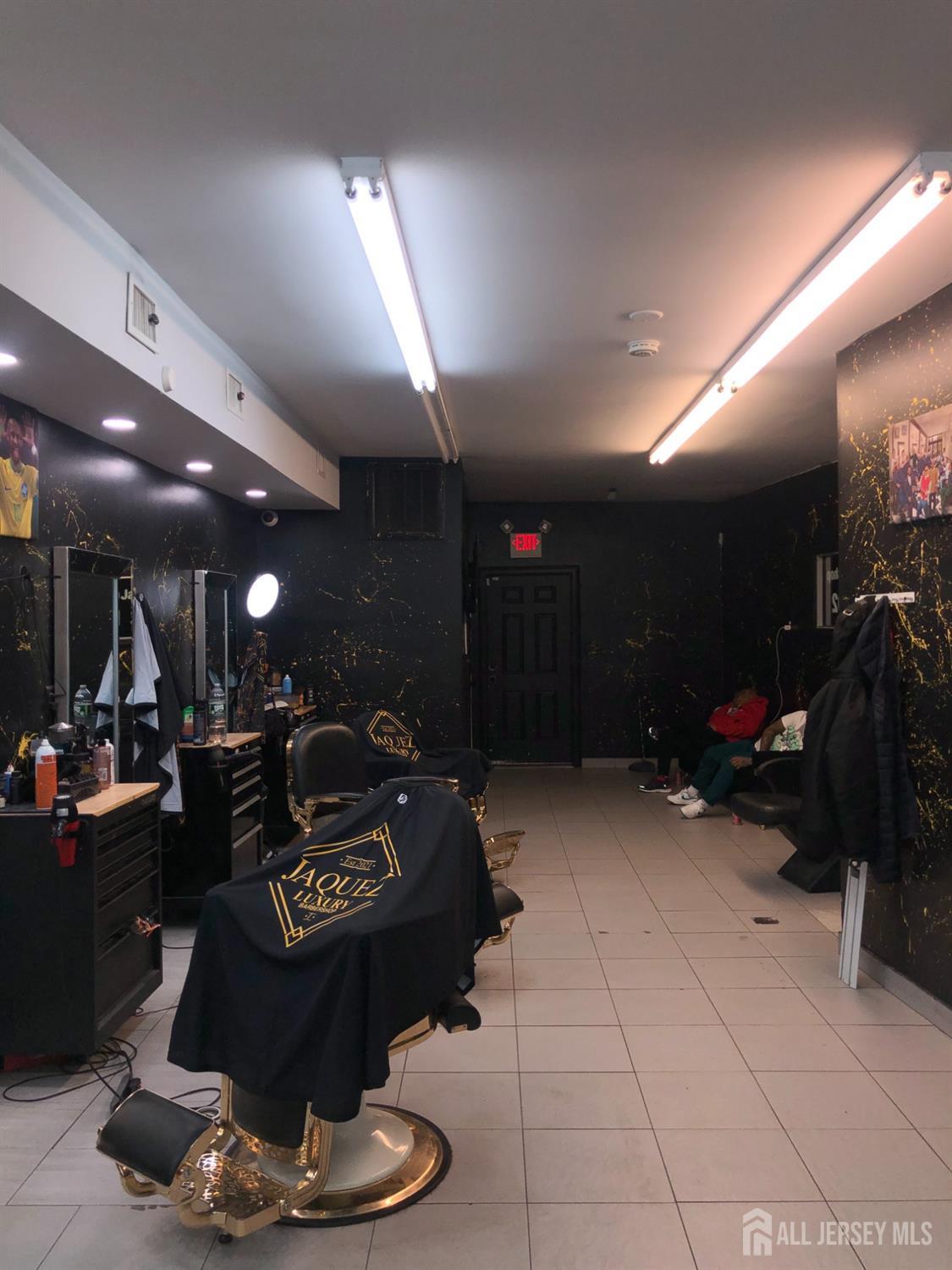 17 Main Street Street Image 5