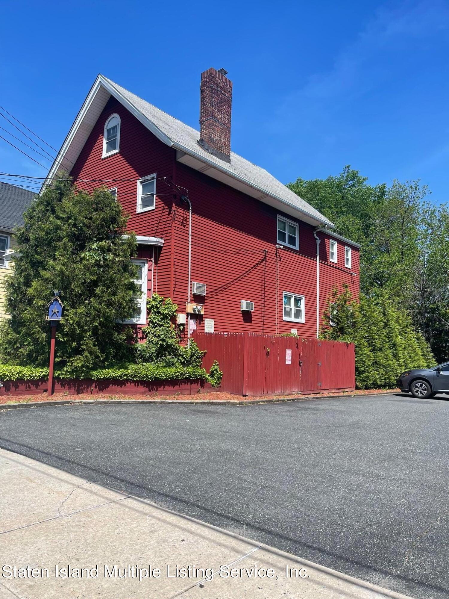 773 Post Avenue Image 3