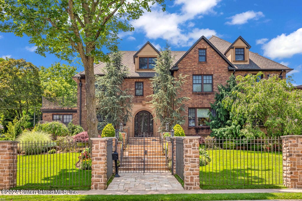 262 Howard Avenue Image 1