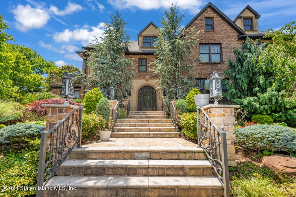 262 Howard Avenue Image 2