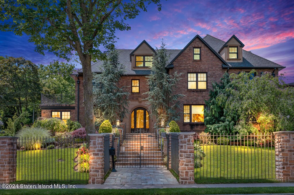 262 Howard Avenue Image 4