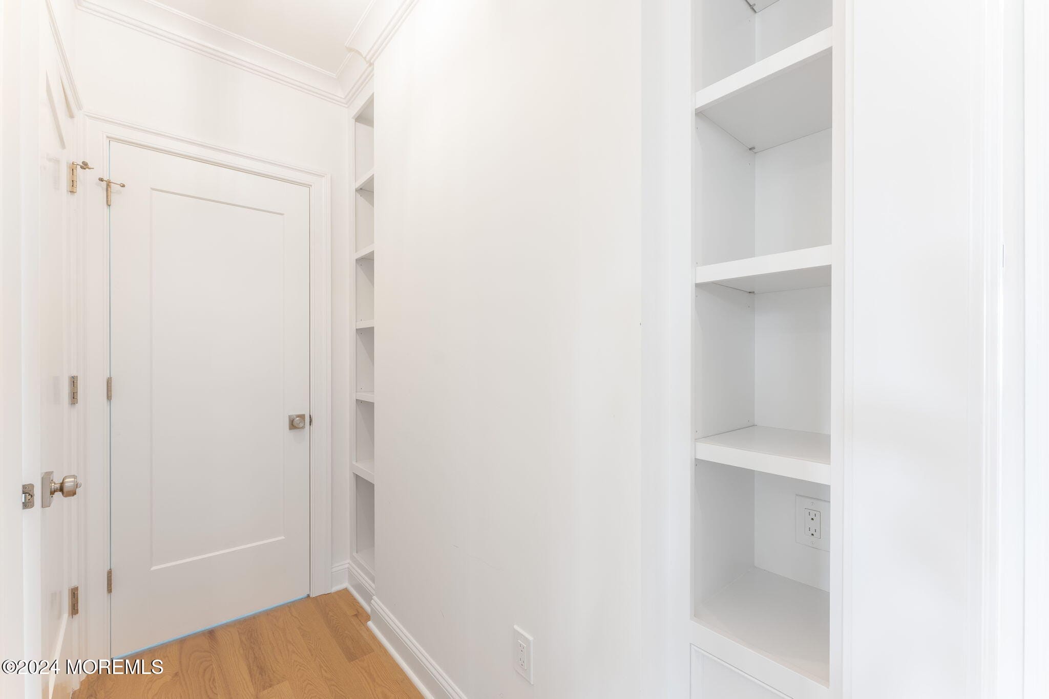 564 Monmouth Avenue Image 5