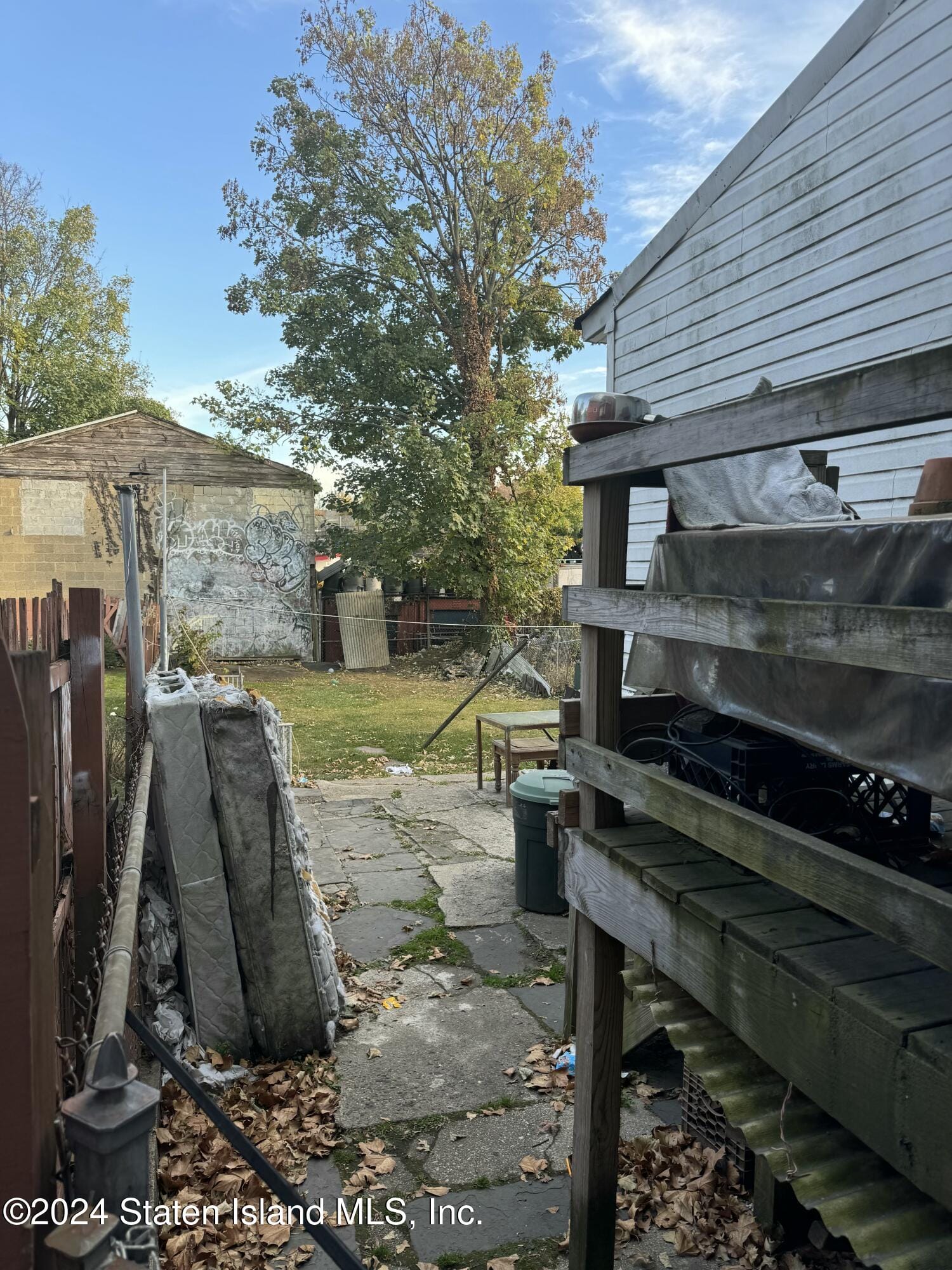 23 Maple Avenue Image 3
