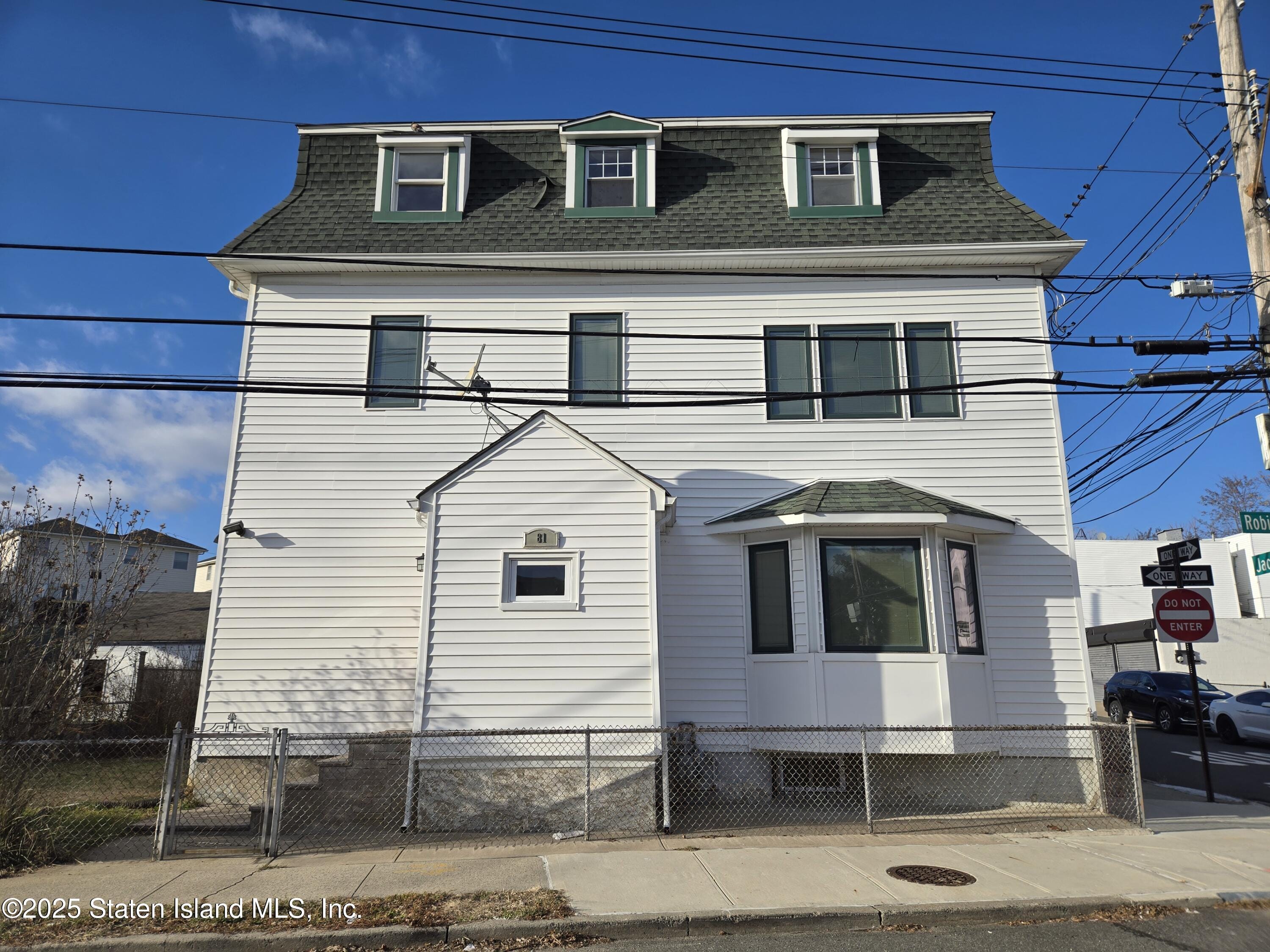 81 Robin Road Image 1