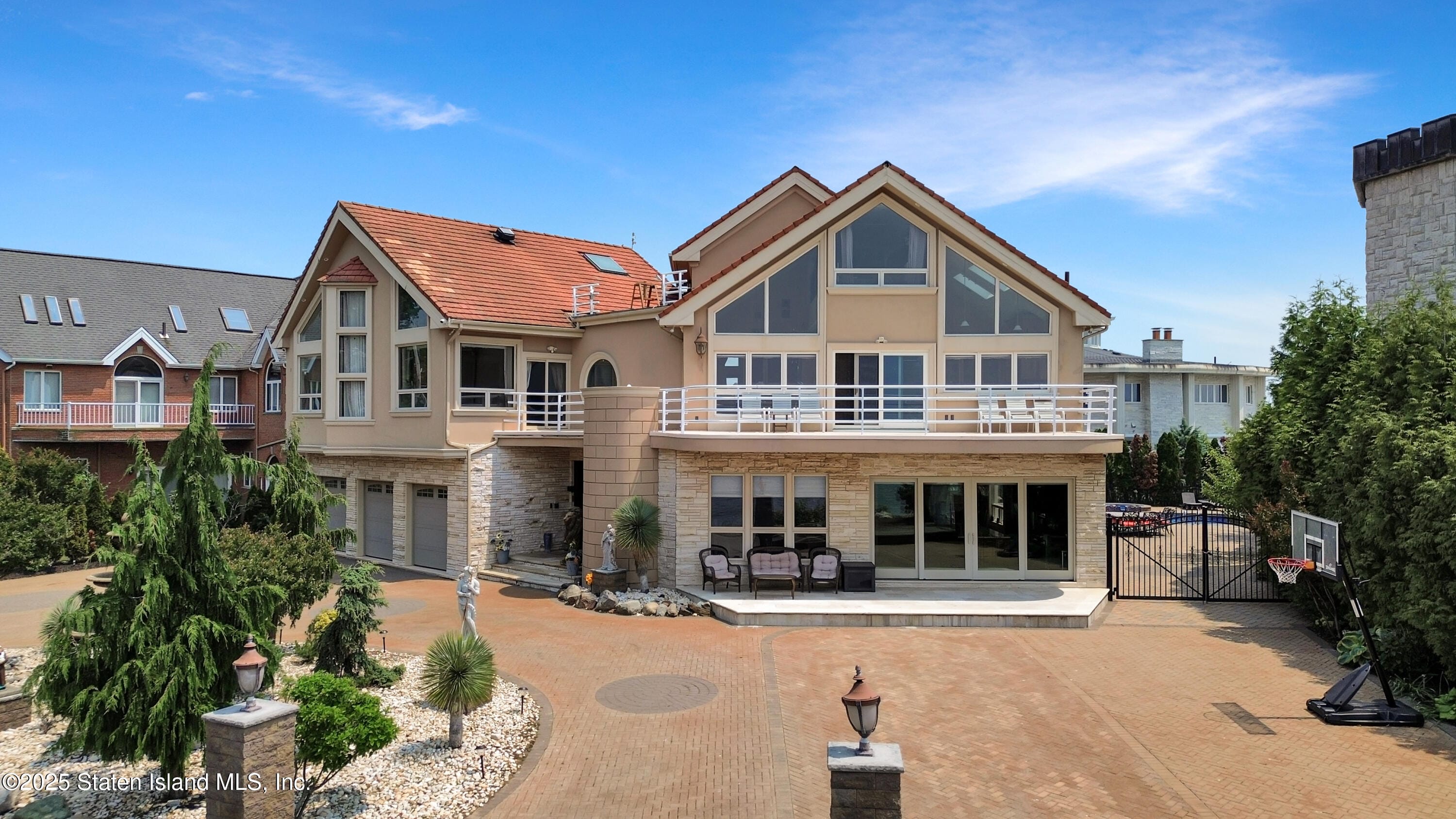 545 Arbutus Avenue Image 1