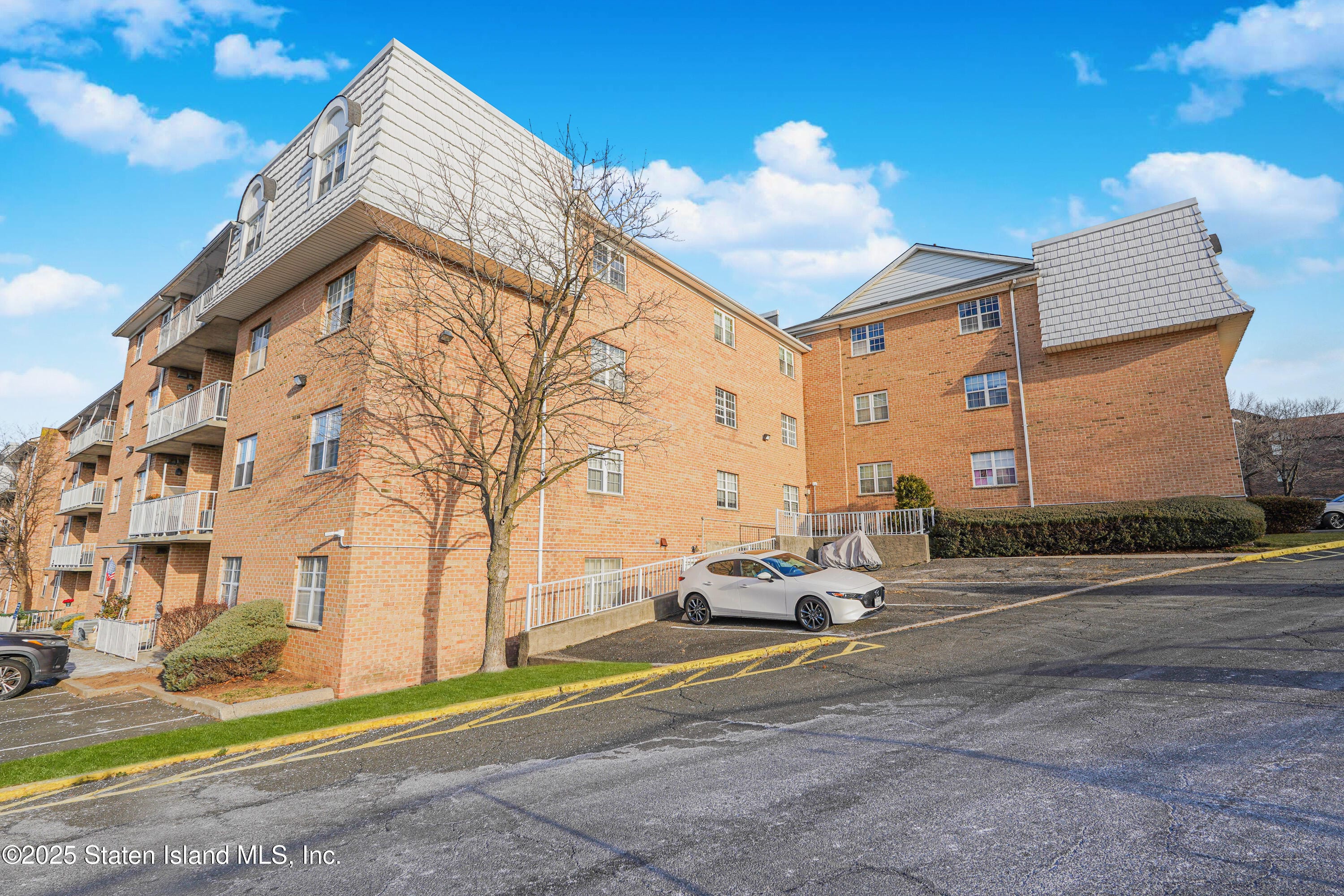 85-0 Elmwood Park Drive Image 1