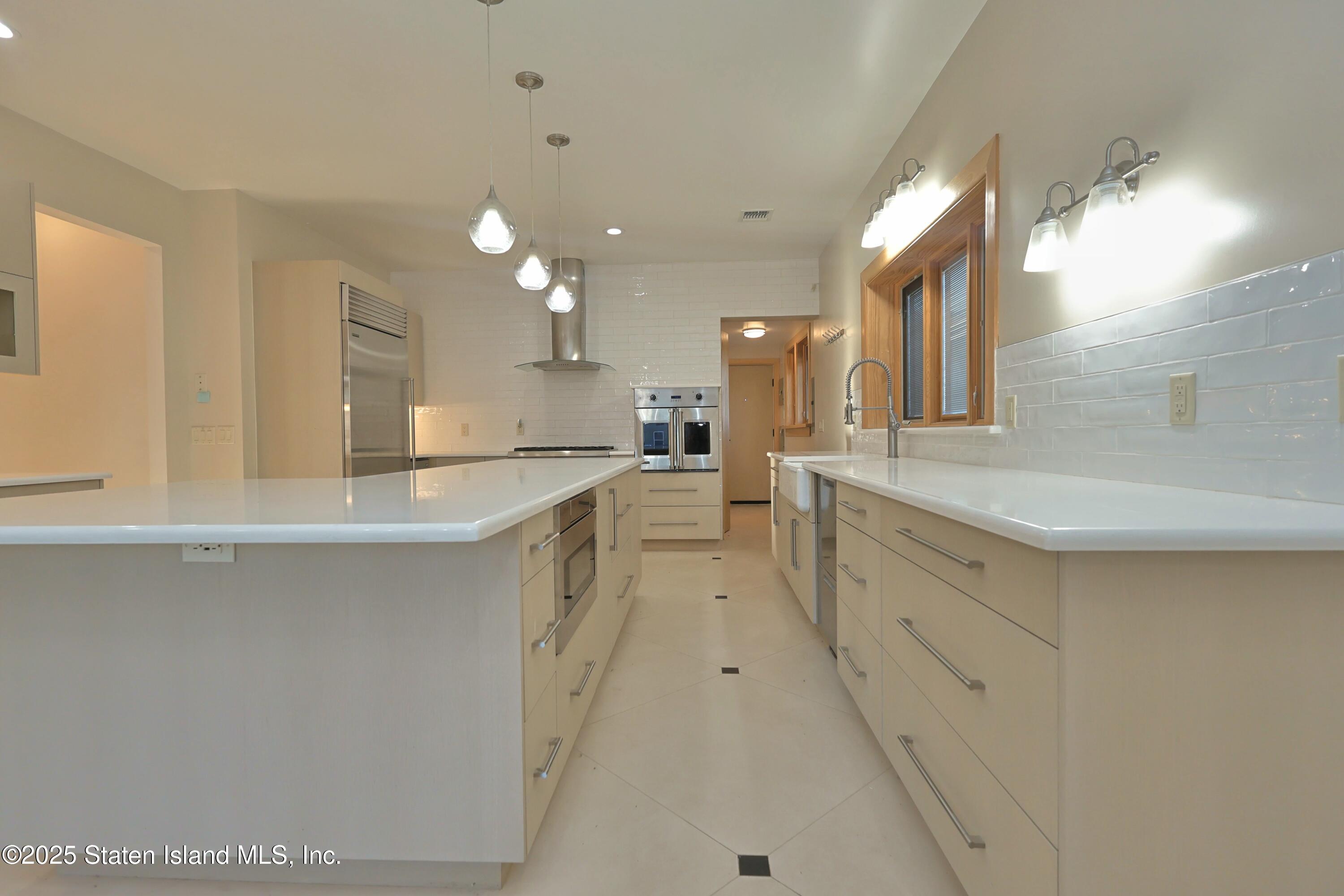 81 Robin Road Image 2