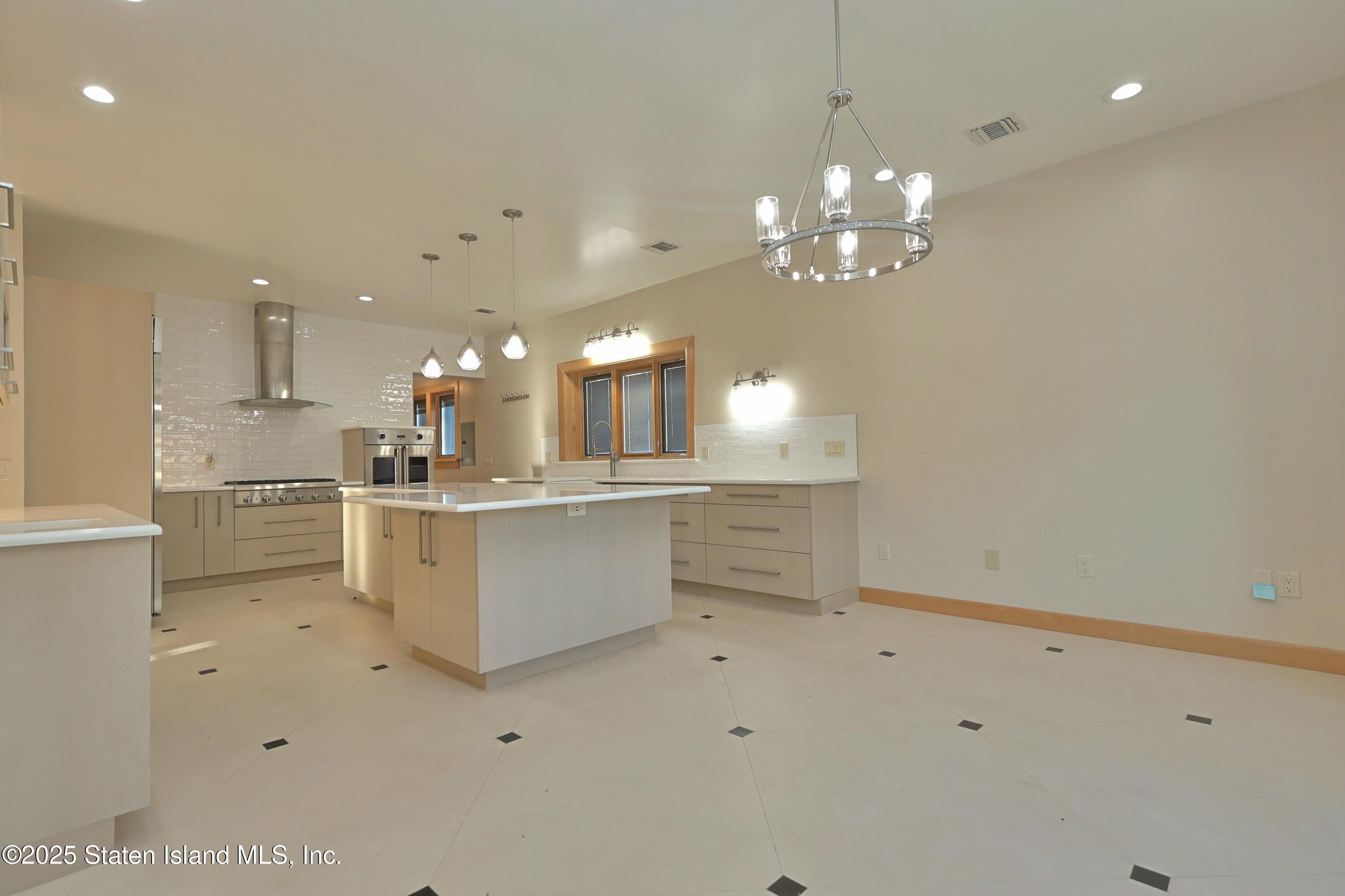 81 Robin Road Image 3