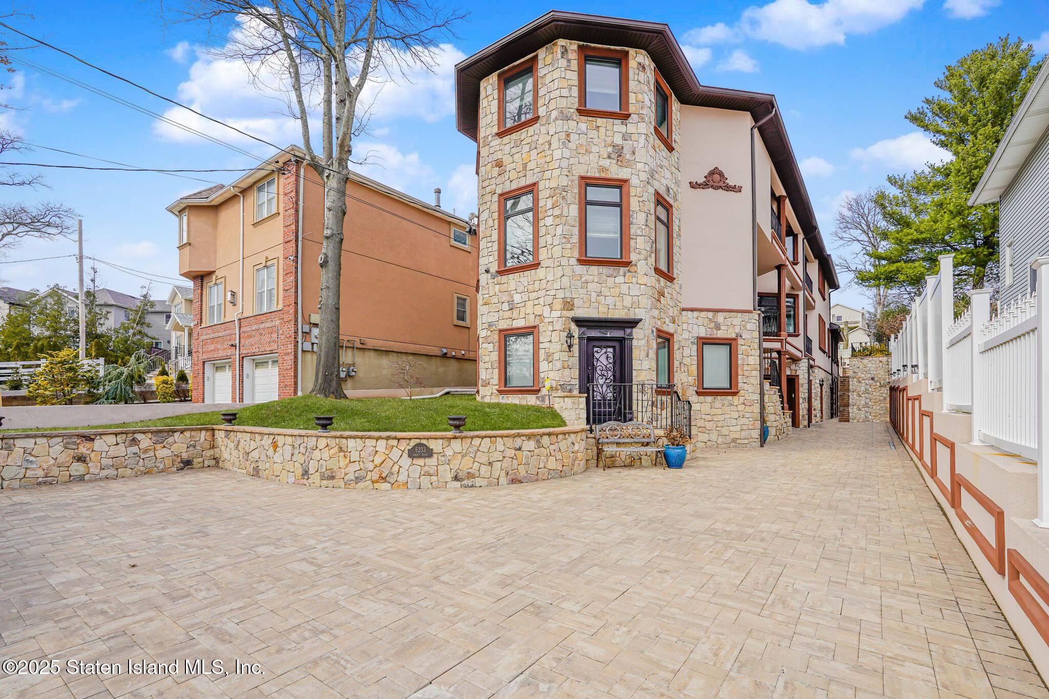 6233 Amboy Road Image 2