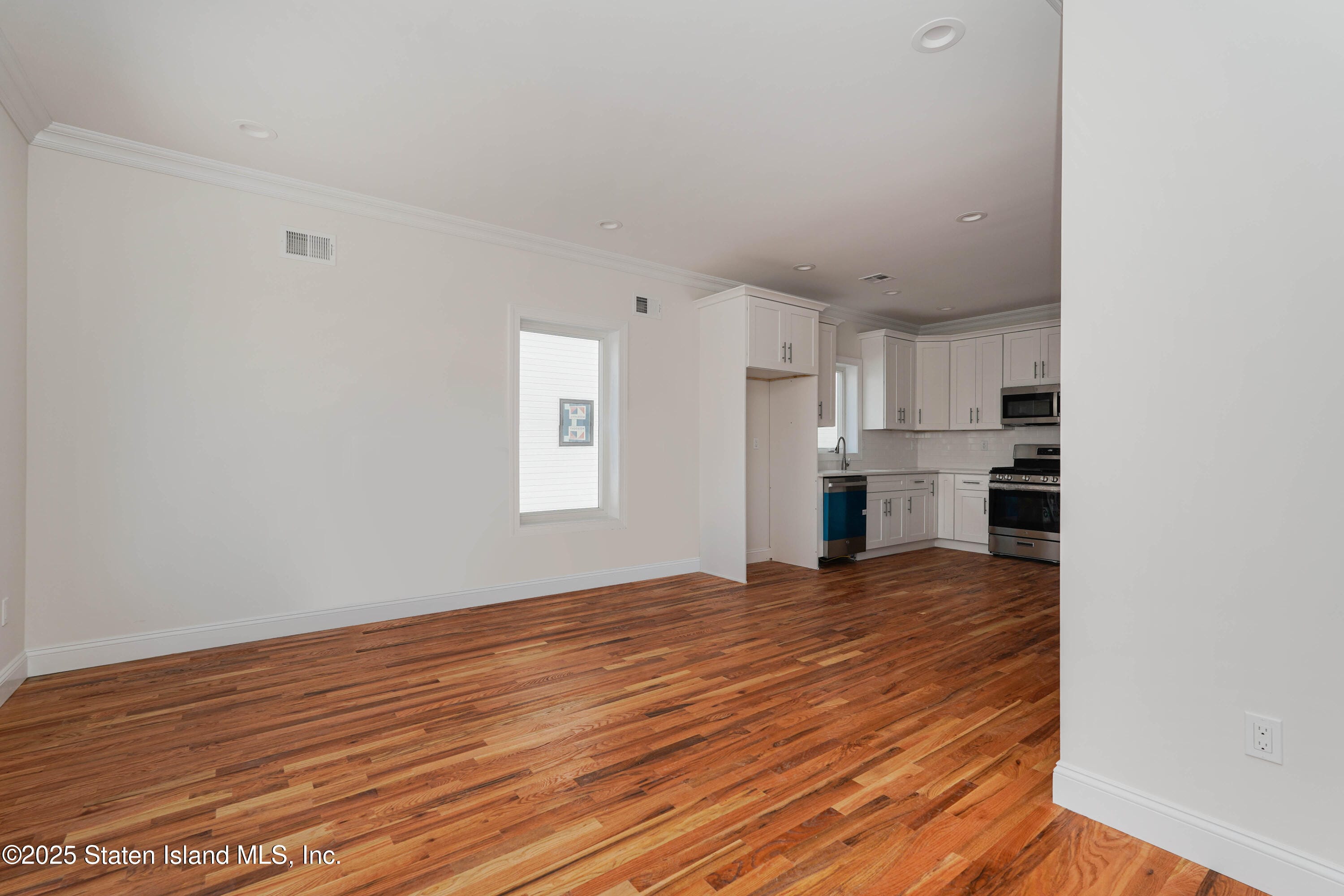 284 Eltingville Boulevard Image 4