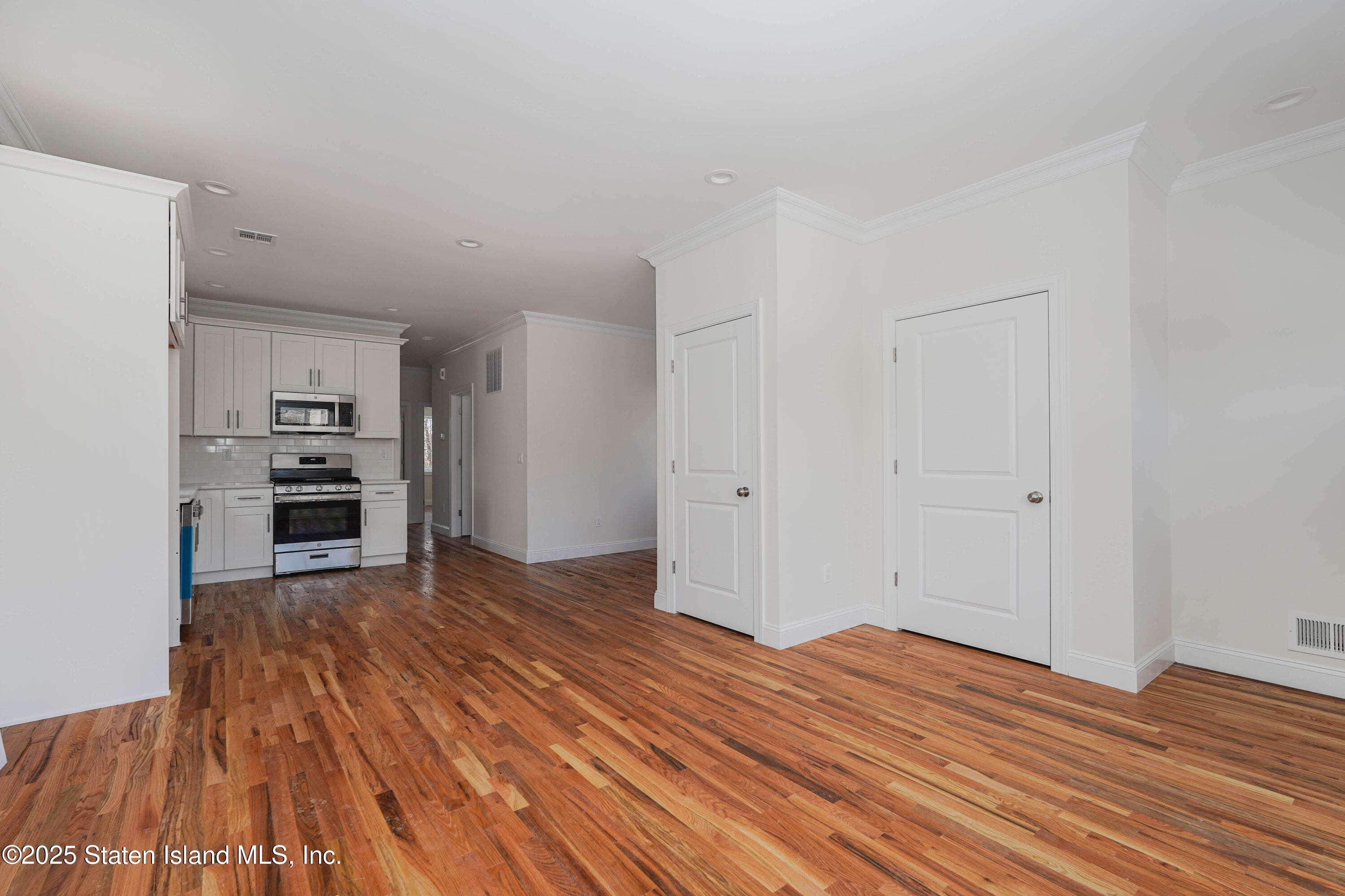 284 Eltingville Boulevard Image 5