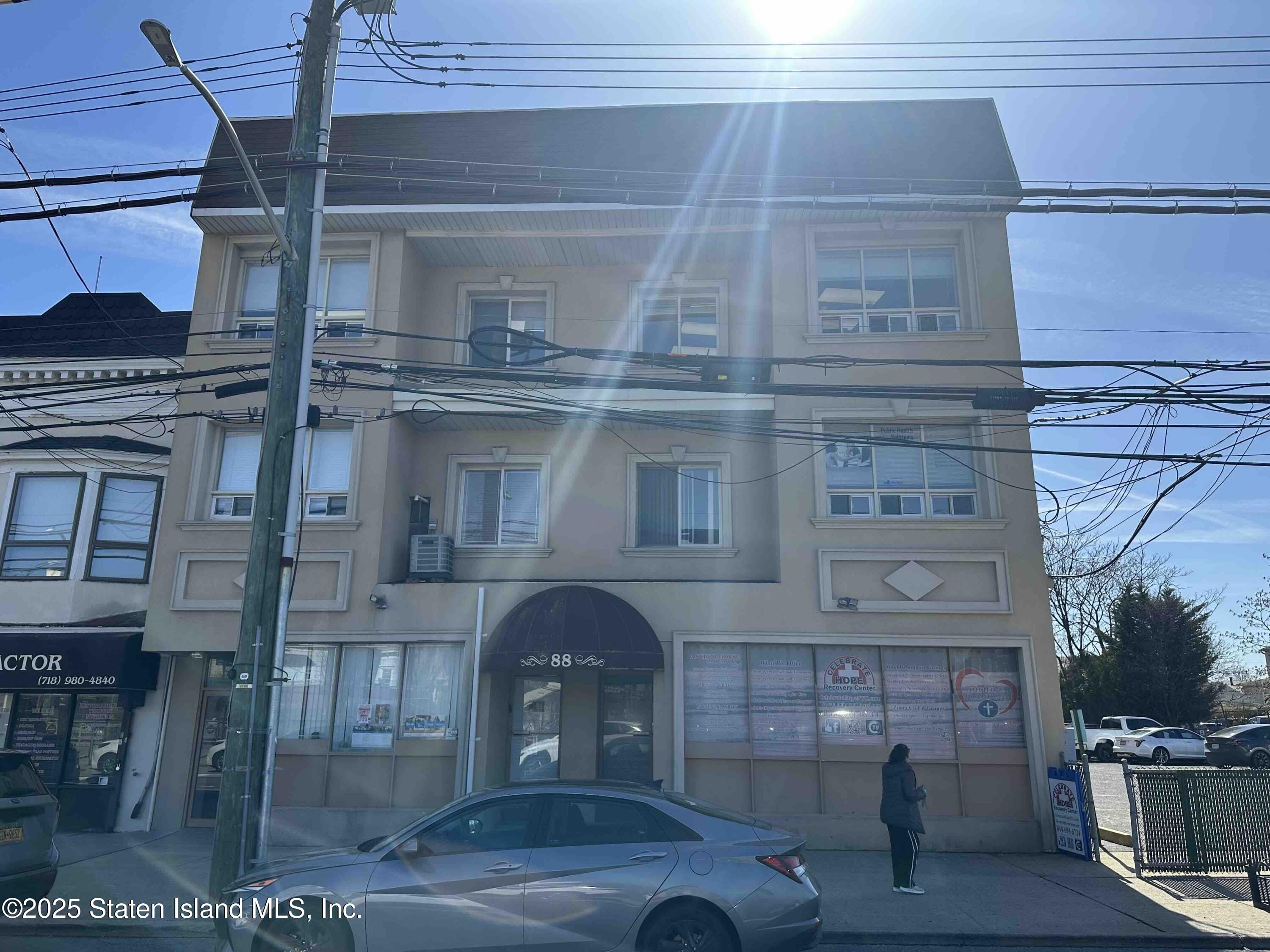 88 New Dorp Plaza Image 3