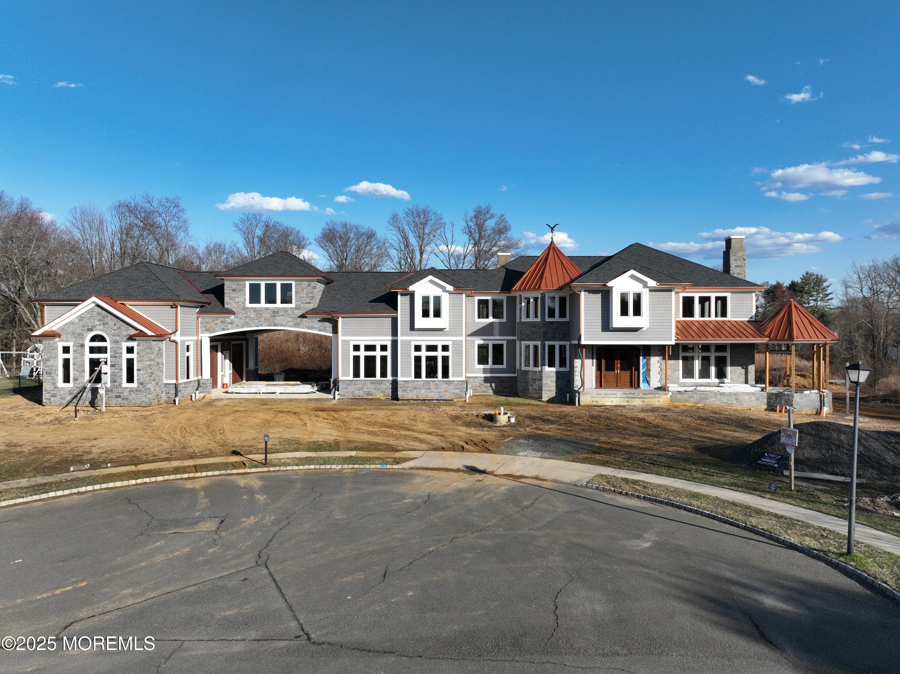 8 Derek Court Image 1