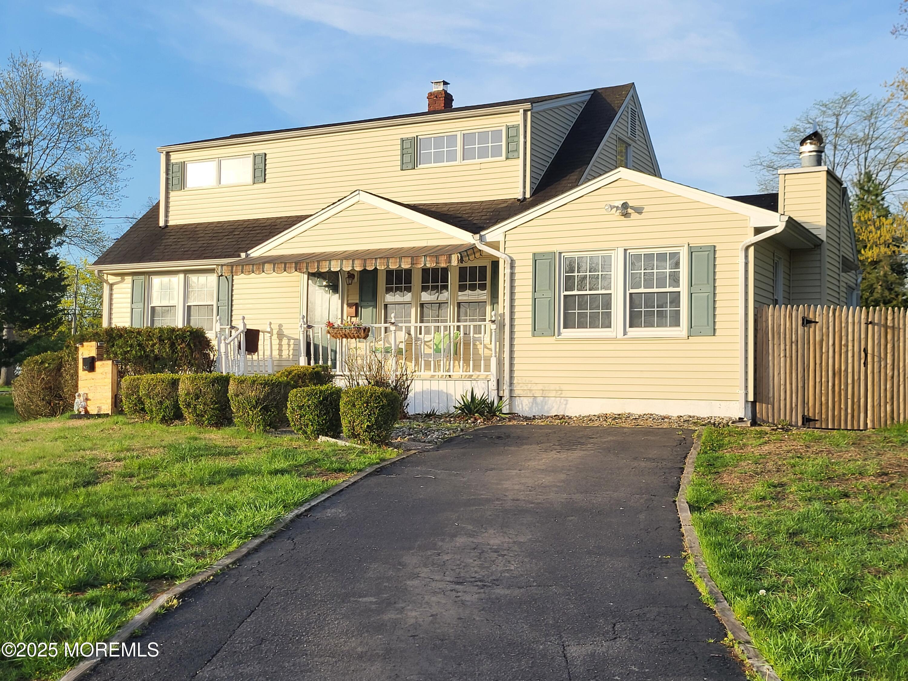 4 Lloyd Place Image 1