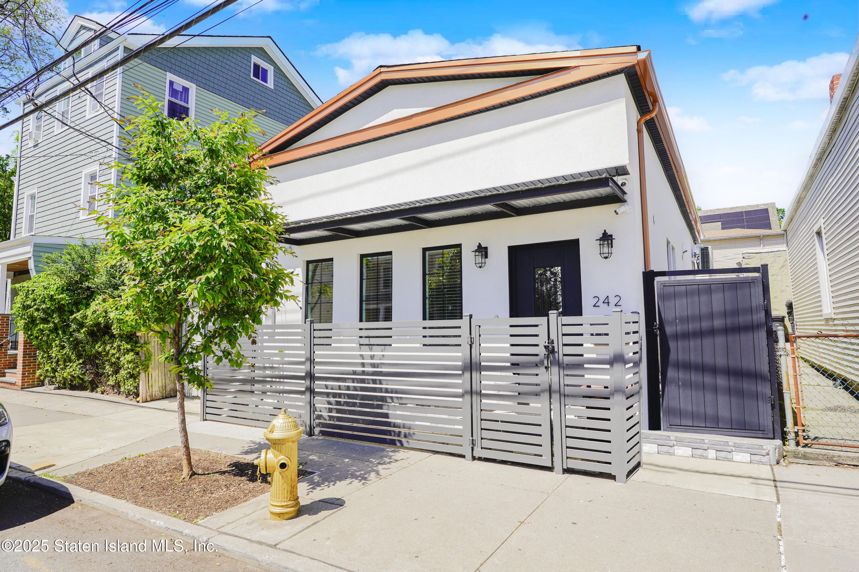 242 Van Duzer Street Image 1