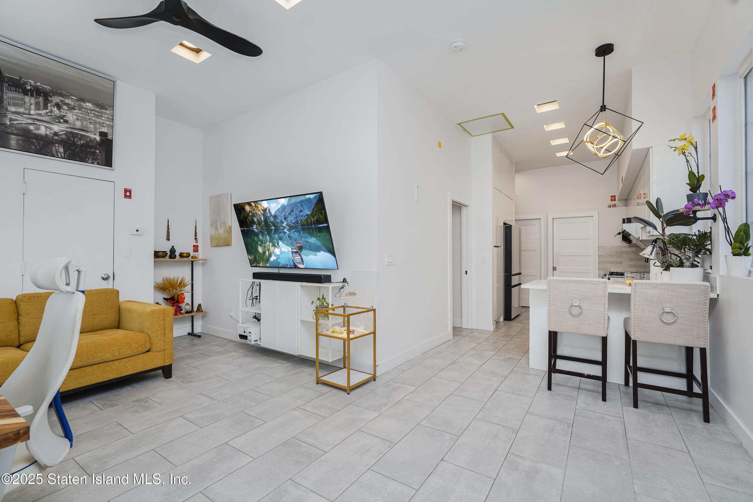 242 Van Duzer Street Image 3