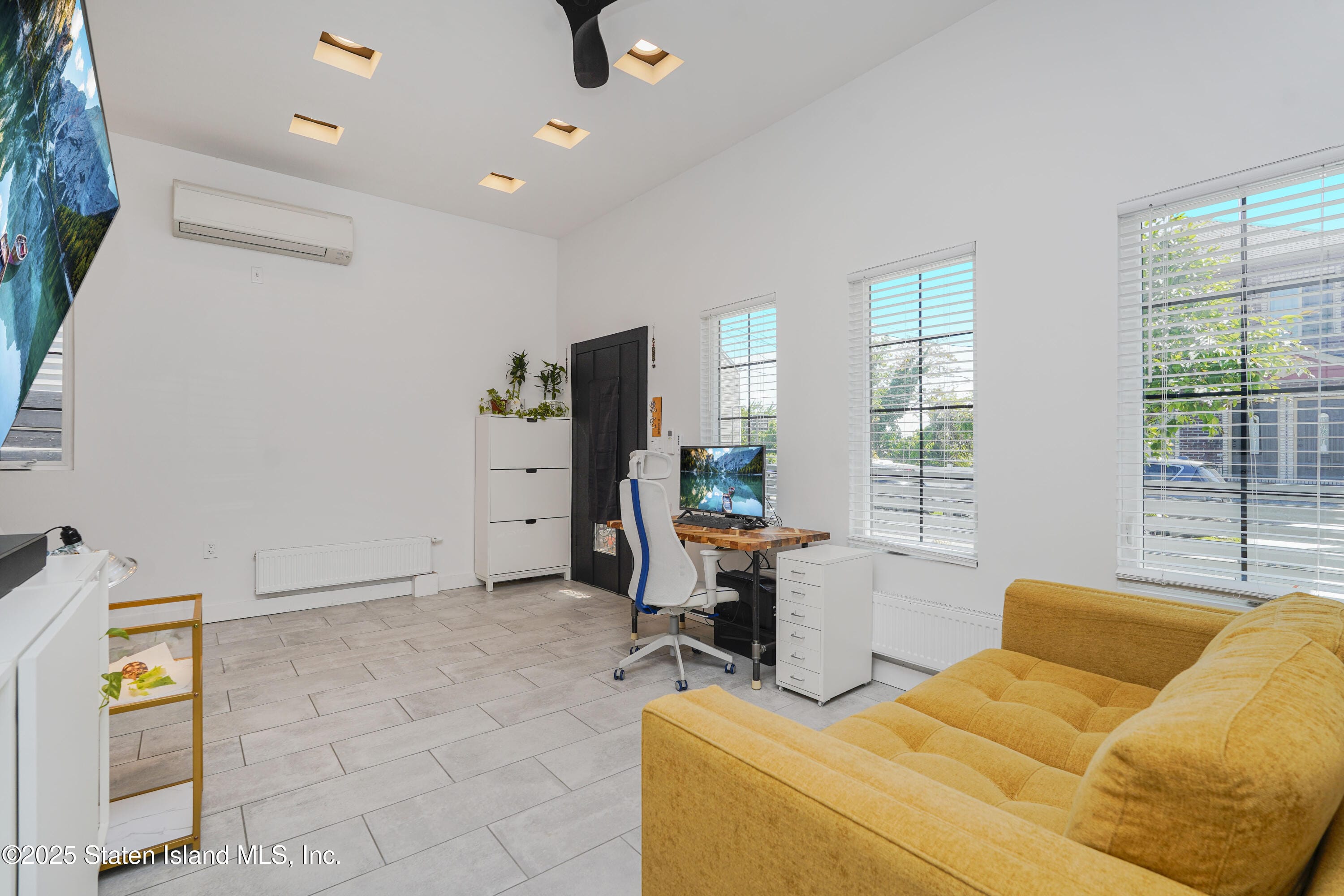 242 Van Duzer Street Image 5