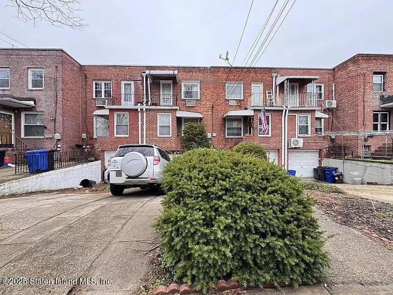 8922 Moline Street Image 1