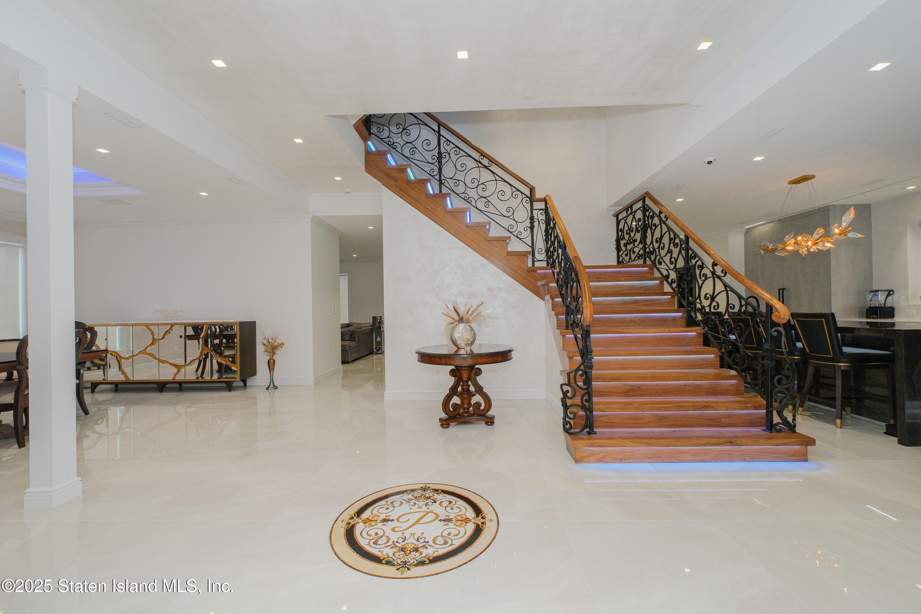 2404 Royce Street Image 5