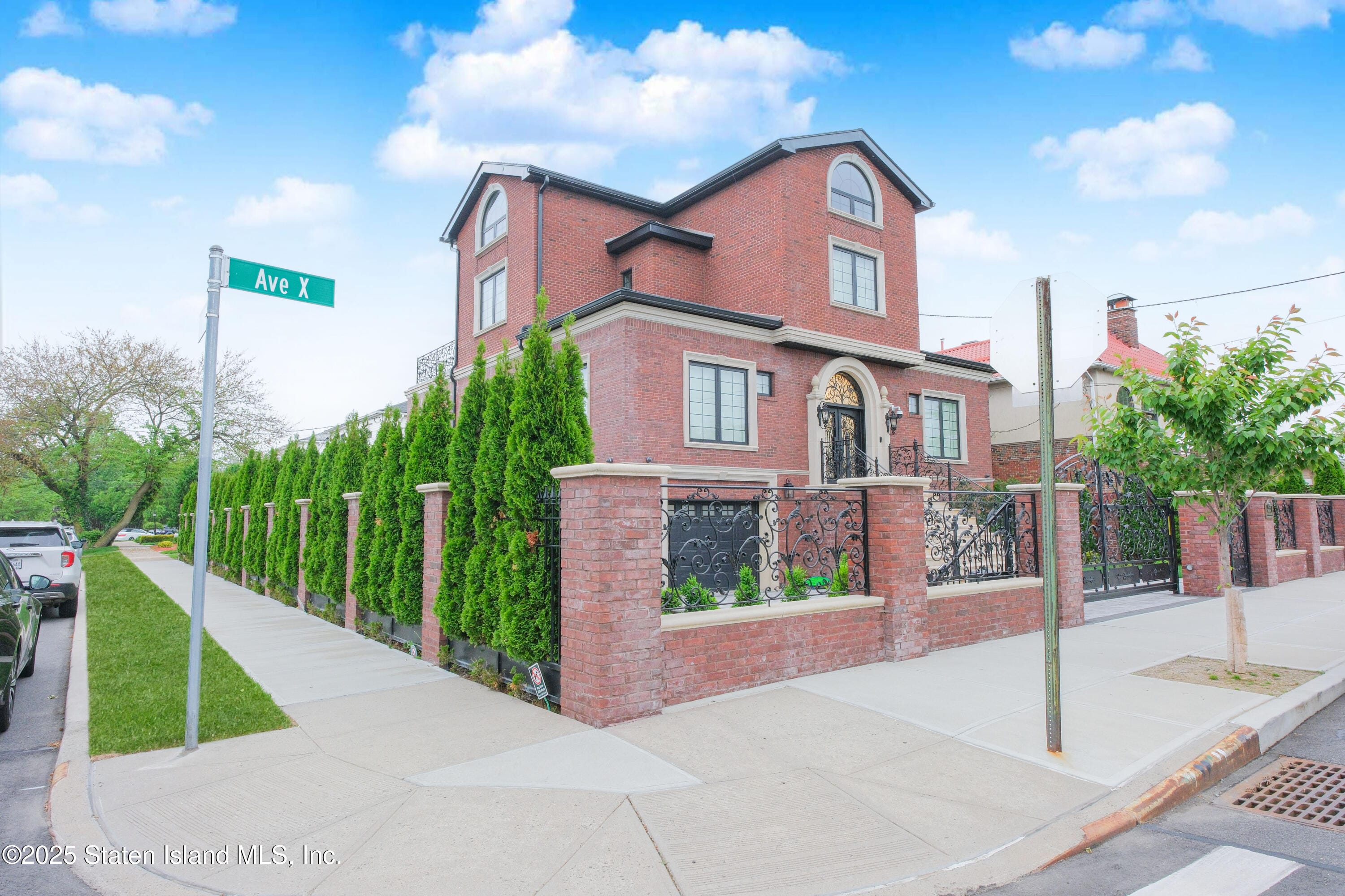 2404 Royce Street Image 3