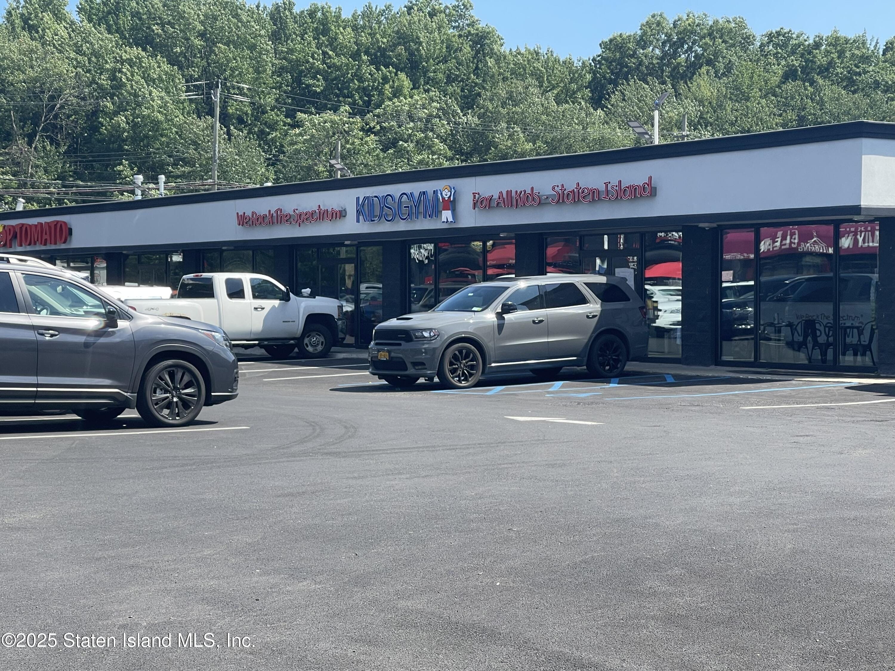 3579 Victory Boulevard Image 1