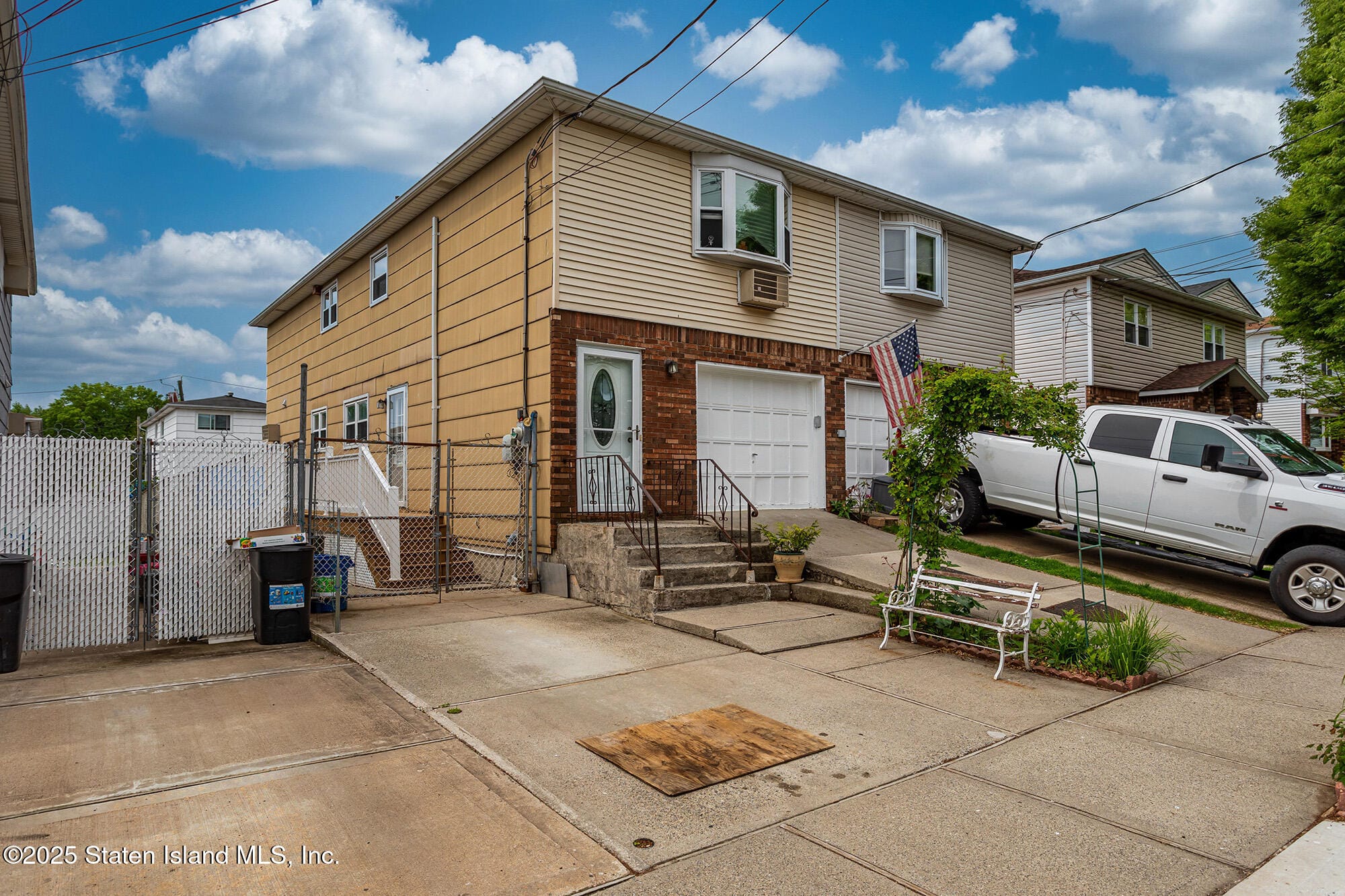 1054 Rensselaer Avenue Image 3