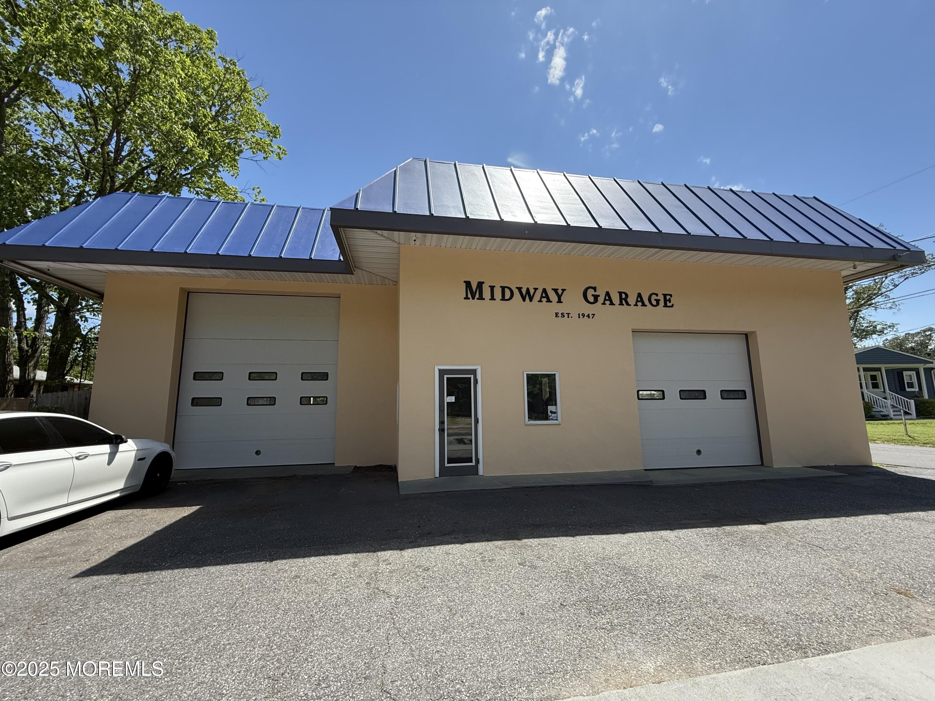 185 W Commodore Boulevard Image 2