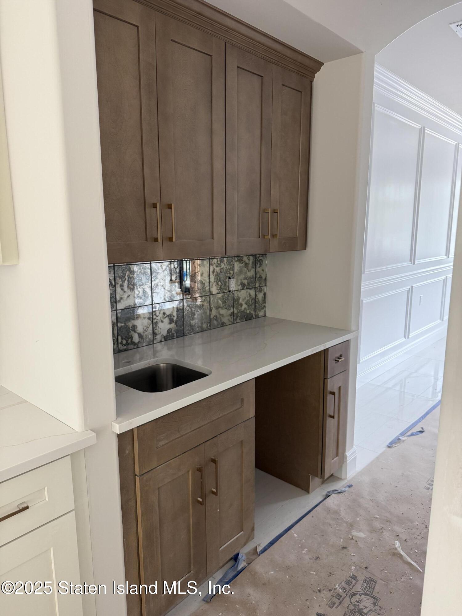 1051 Edgegrove Avenue Image 2