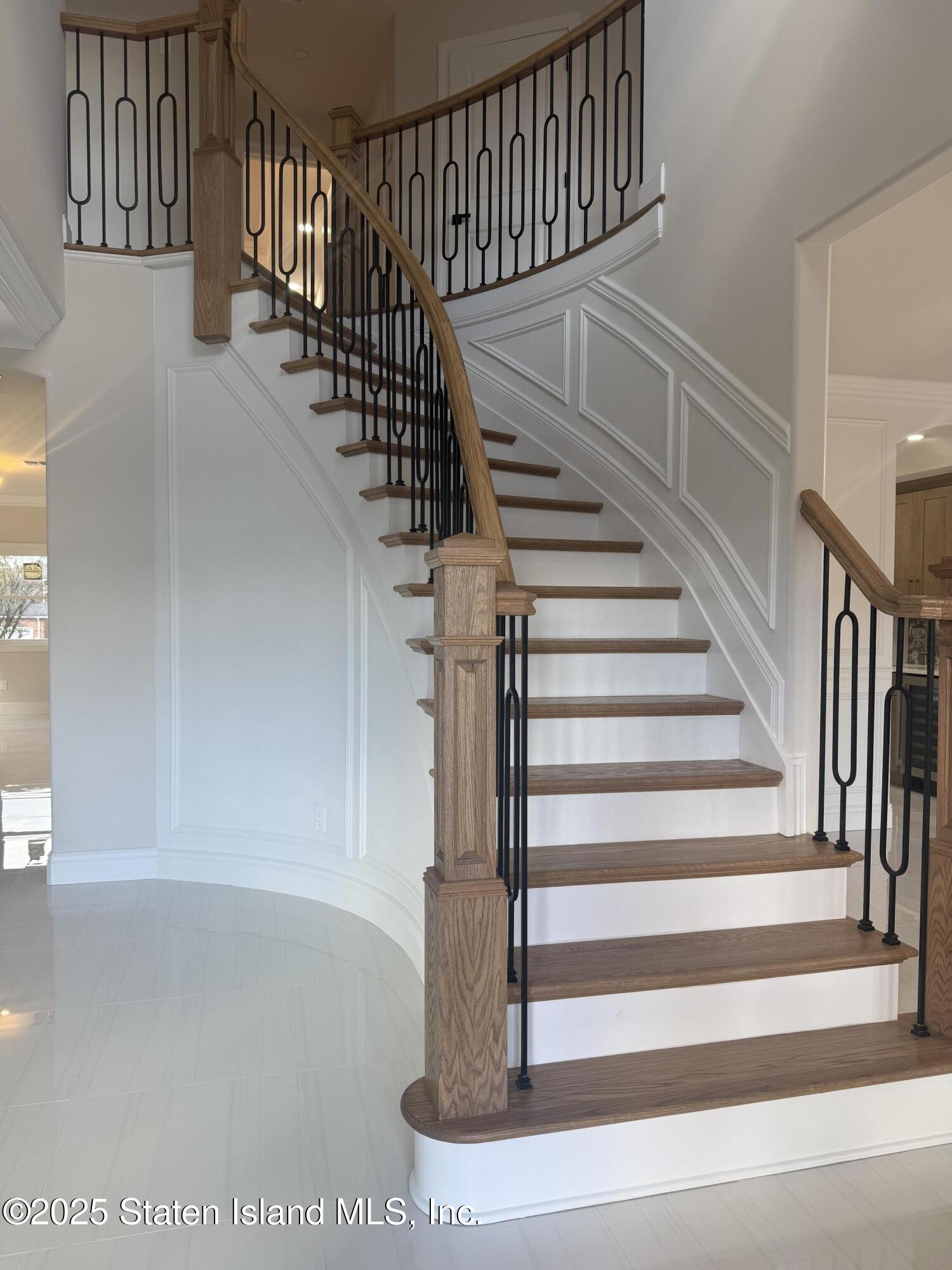 1051 Edgegrove Avenue Image 2