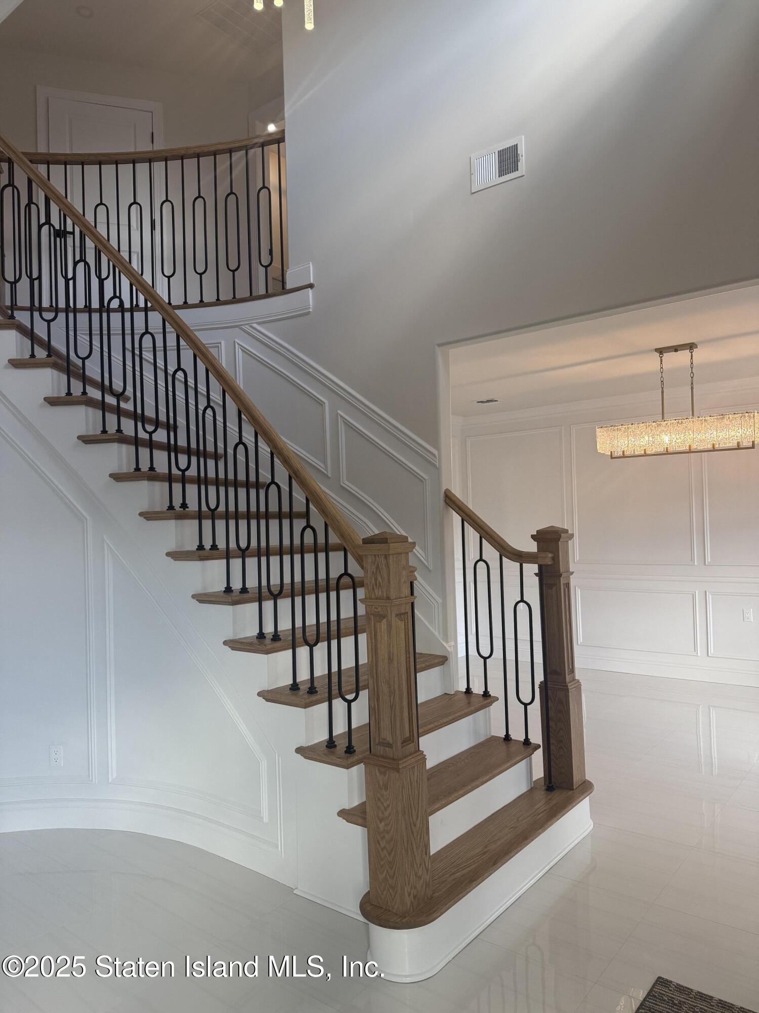 1051 Edgegrove Avenue Image 3