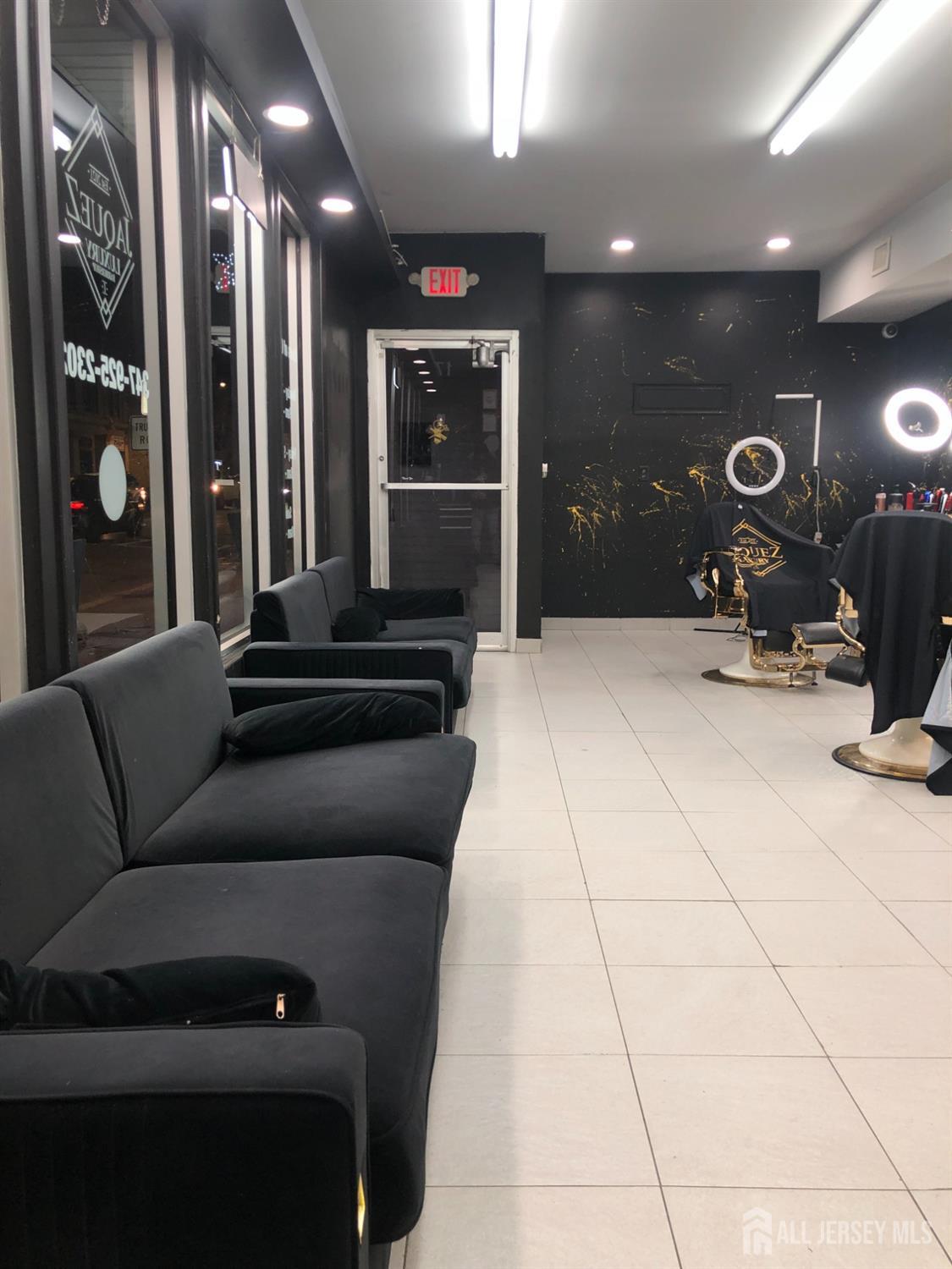 17 Main Street Street Image 4