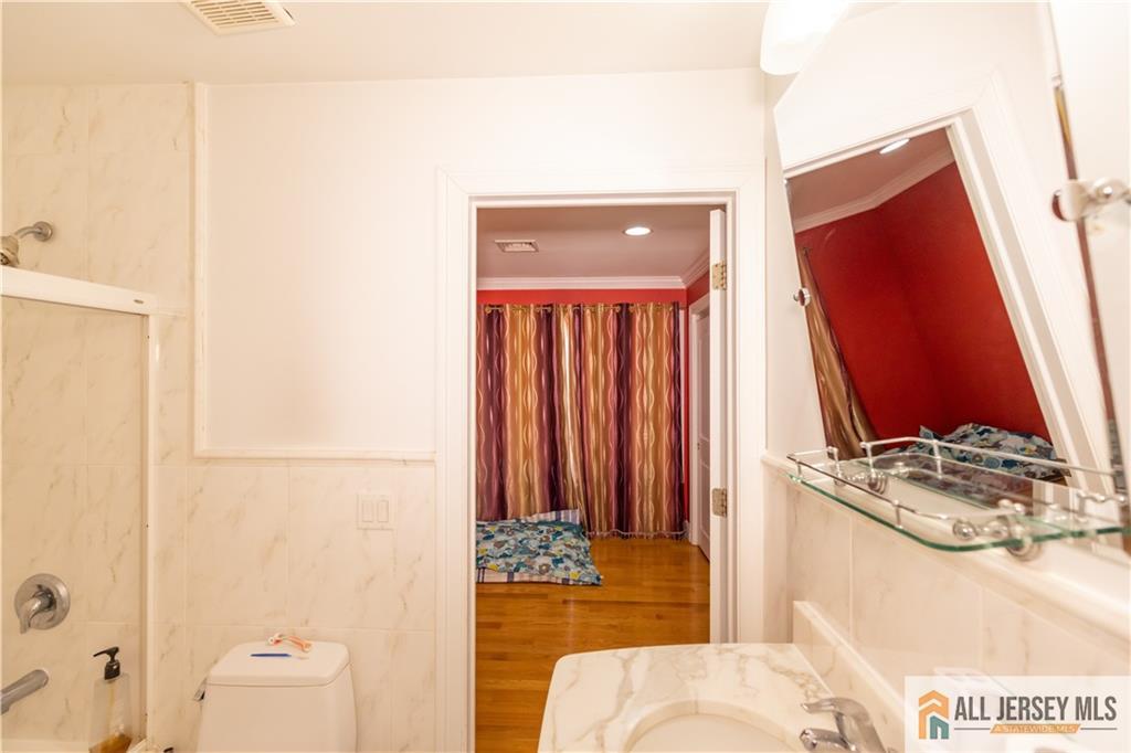 2 Universal Avenue, Edison, NJ, 08820 image 32