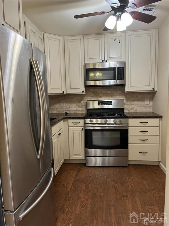 1213 Harbor Club Drive Image 3