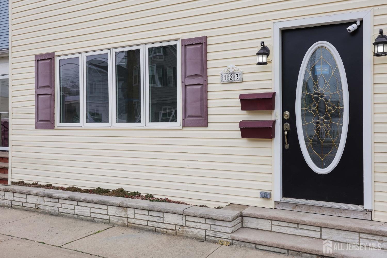 123 S Stevens Avenue Image 2