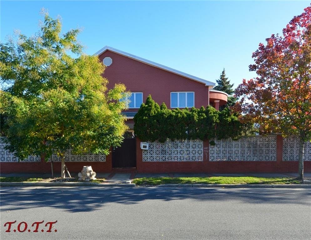 2759 Whitman Drive Image 5