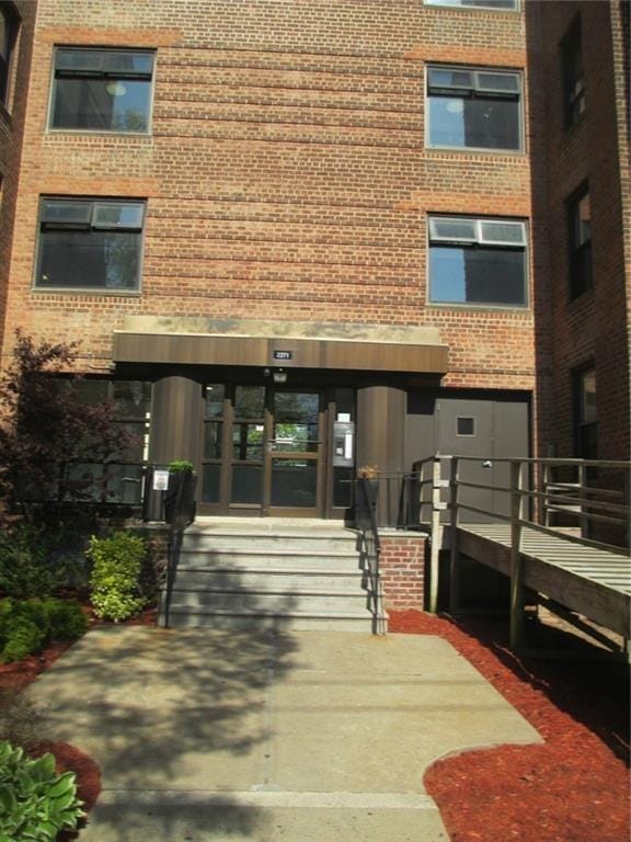 2271 Knapp Street 2E Image 1