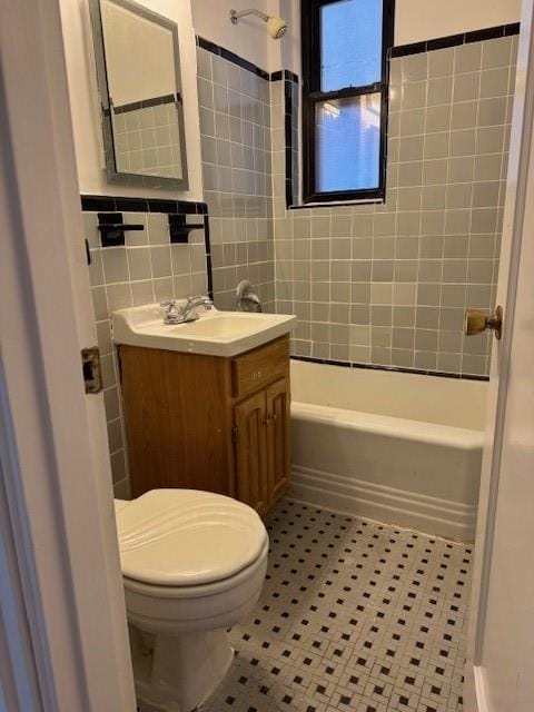 2271 Knapp Street 2E Image 4