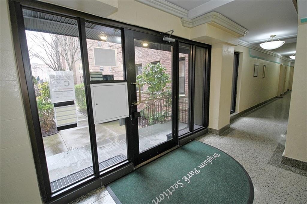 2209 Knapp Street 3G Image 2