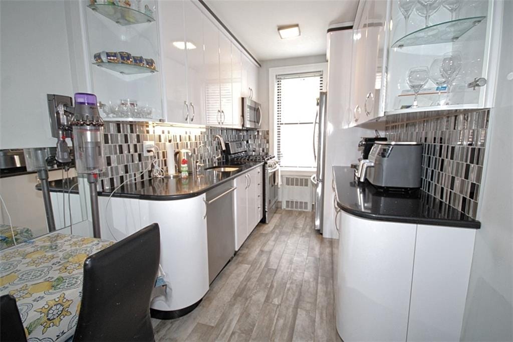 2209 Knapp Street 3G Image 5