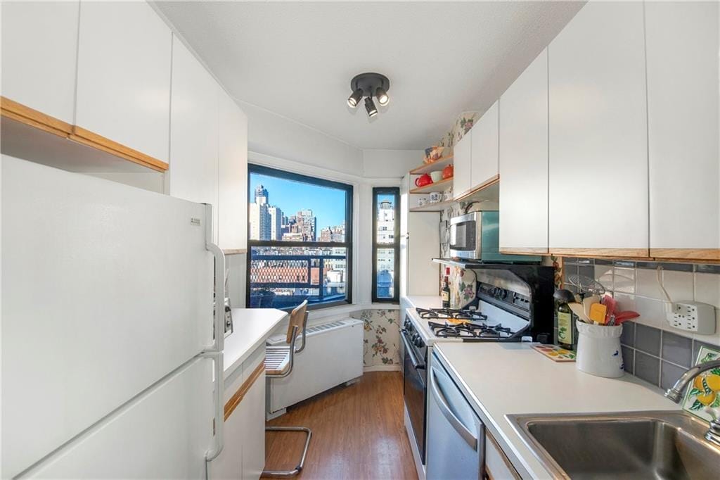 520 East 81st Street 12D Image 5