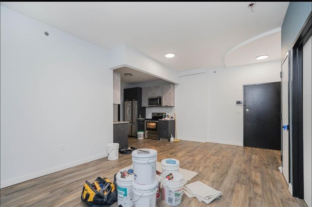 2733 East 12th Street 4K Image 4