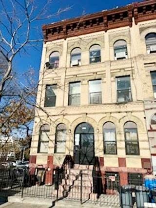 327 Vernon Avenue, Brooklyn, New York, 11206 image 16