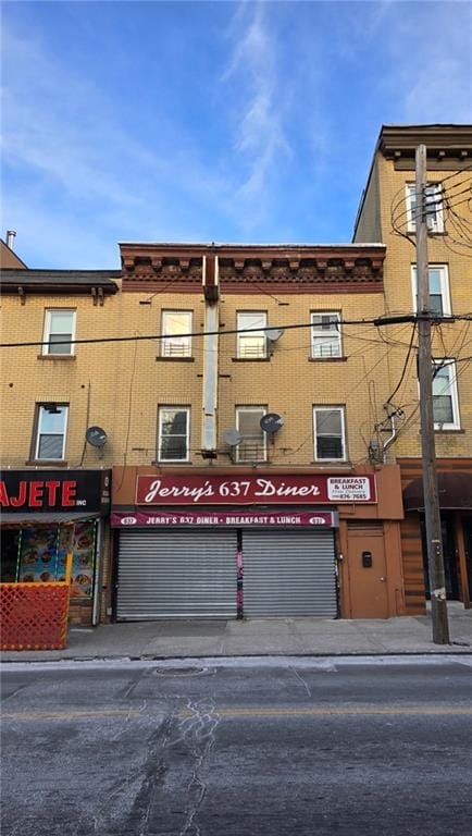 637 Bay Street Image 2