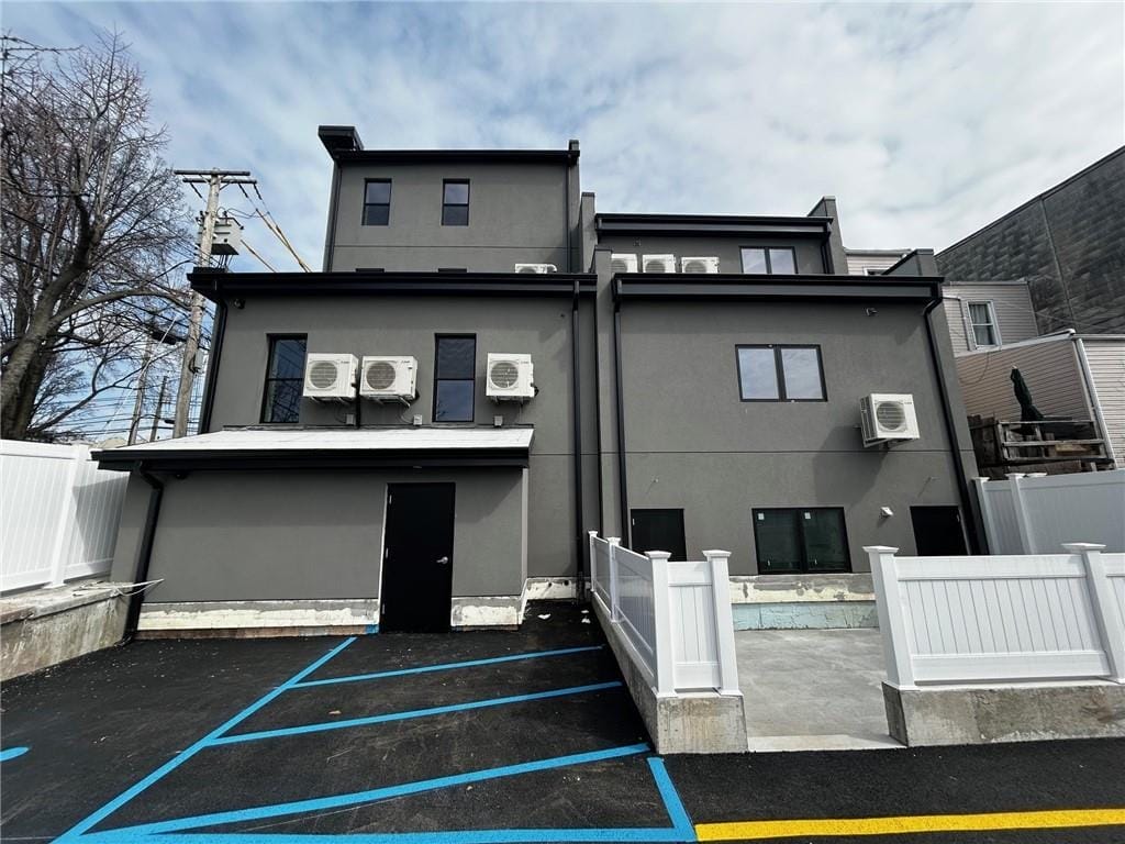 1232 Bay Street, New York, New York, 10305 image 6