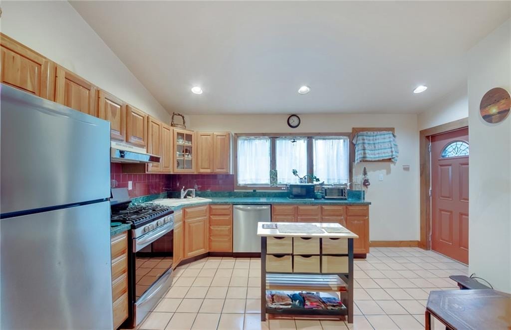 447 Greeley Avenue Image 2