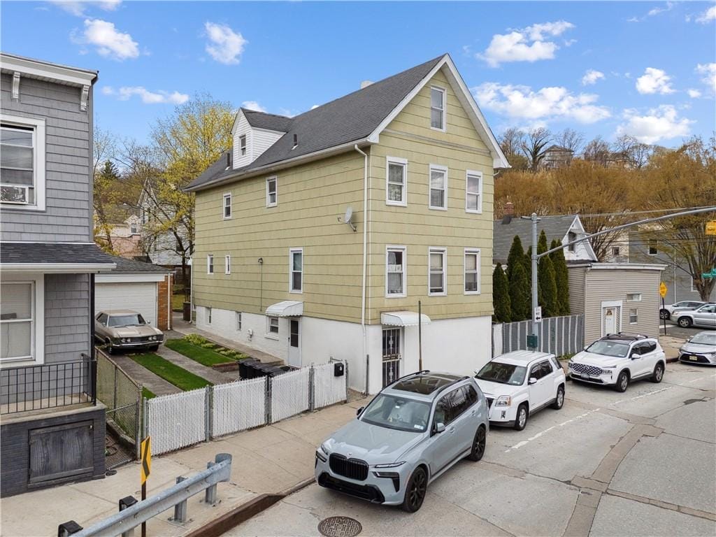 980 Van Duzer Street Image 1