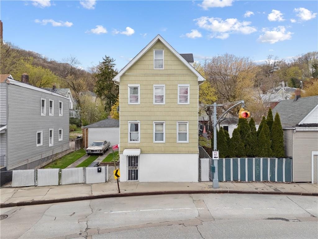 980 Van Duzer Street Image 2