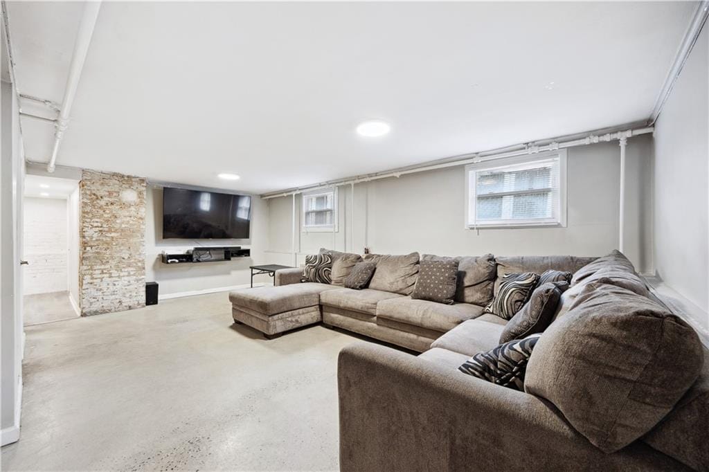 980 Van Duzer Street Image 4