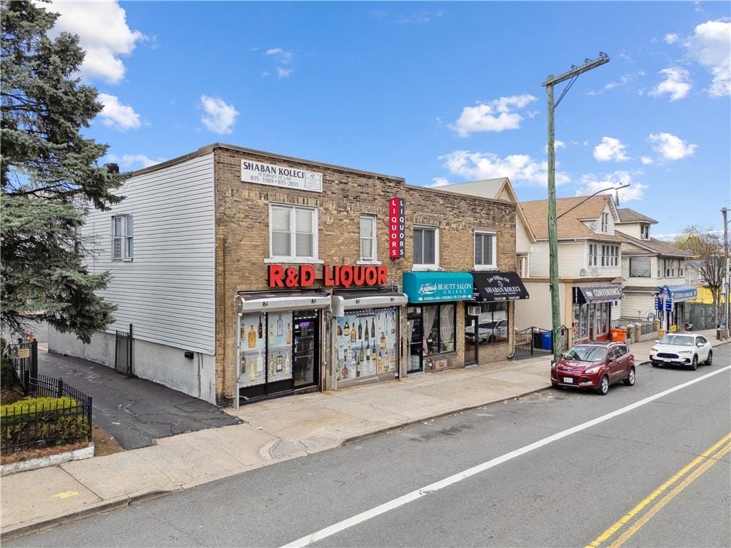 361 Victory Boulevard Image 1