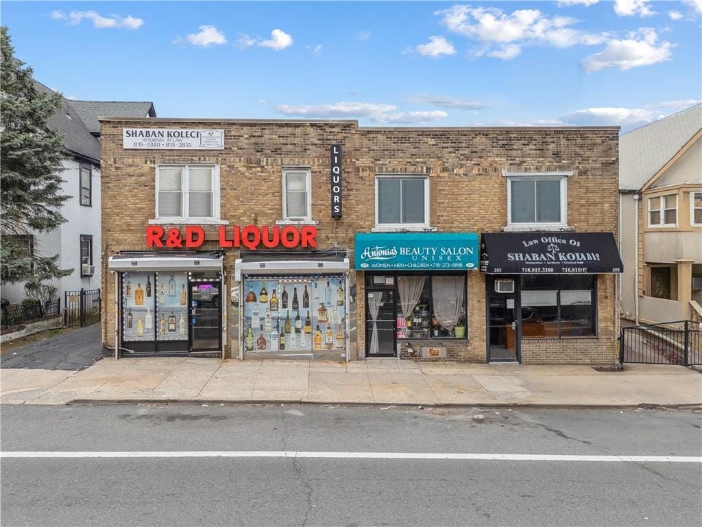 361 Victory Boulevard Image 2